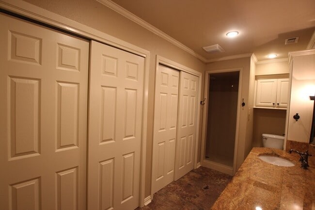 Building Photo - 3-bedroom, 2-bathroom gem!