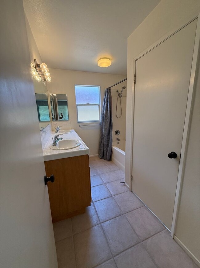 Building Photo - First time rental - quiet Moorpark neighbo...