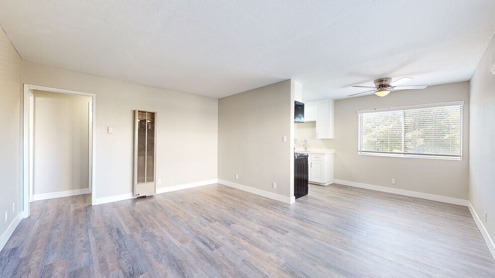 Interior Photo - 1913 11th St - TWO bedrooms AVAILABALE !