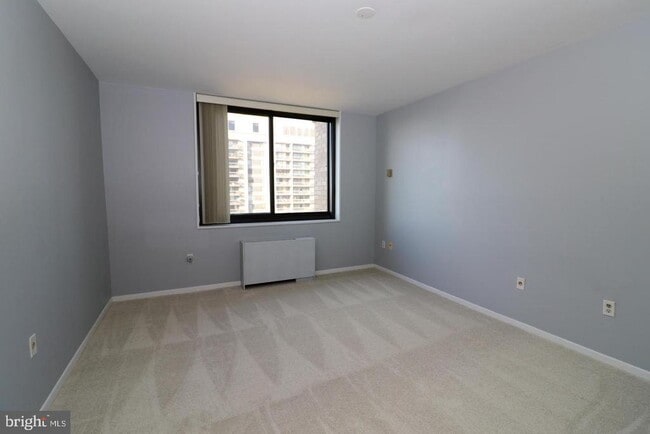 Building Photo - 3705 S George Mason Dr