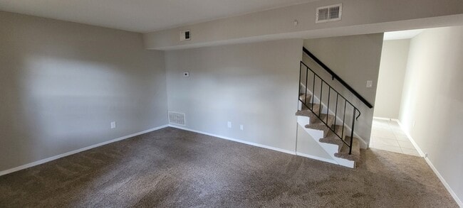 Building Photo - 3616 Luckylee Crescent