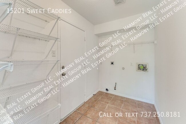 Building Photo - 15201 Sweet Caddies Dr