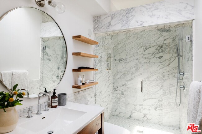 Building Photo - 26237 Fairside Rd