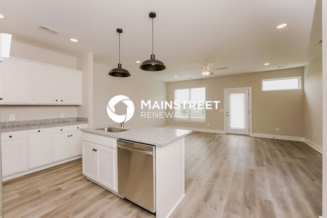 Building Photo - 3 Bedroom Pet-Friendly Home in Gallatin, TN with Main Street Renewal