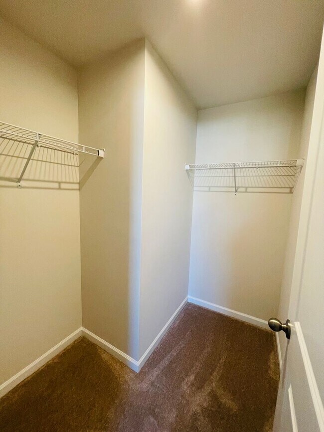 Building Photo - 2065 Tailor Dr