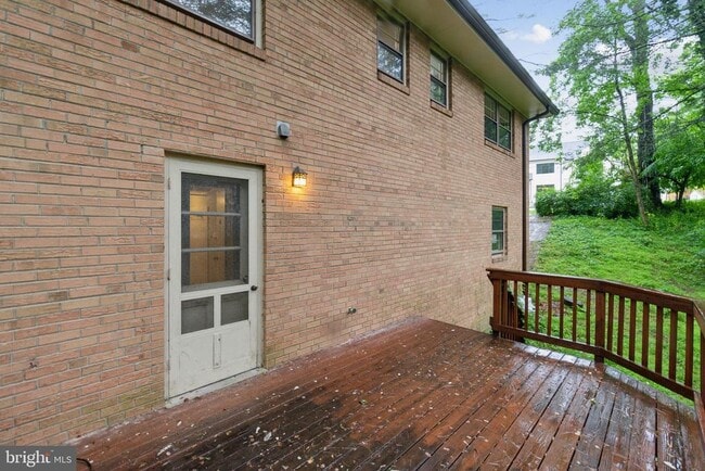 Building Photo - 1440 Woodacre Dr