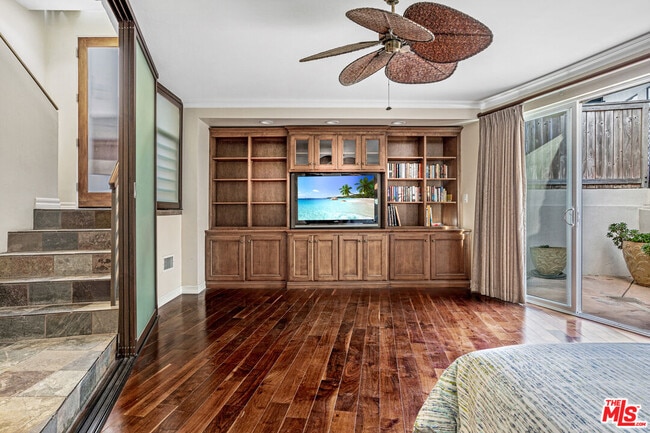 Building Photo - 318 26th St