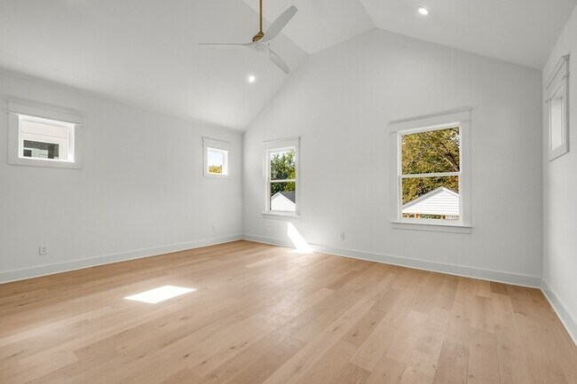 Building Photo - 1408 Lischey Ave