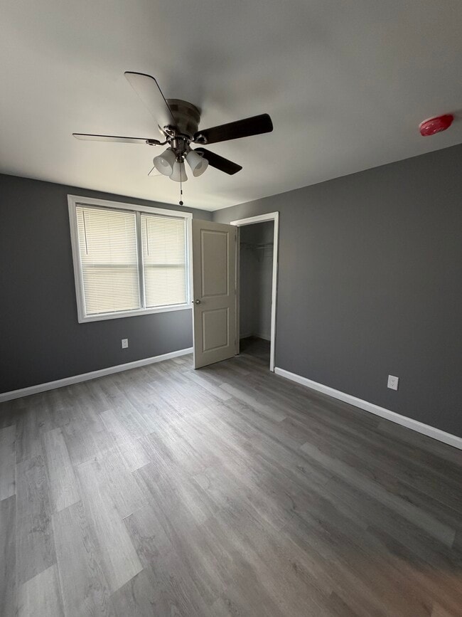 Building Photo - 547 Eastlawn Ave