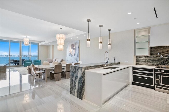 Building Photo - 17901 Collins Ave