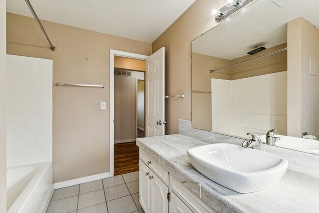 Building Photo - 420 S Five Mile Rd