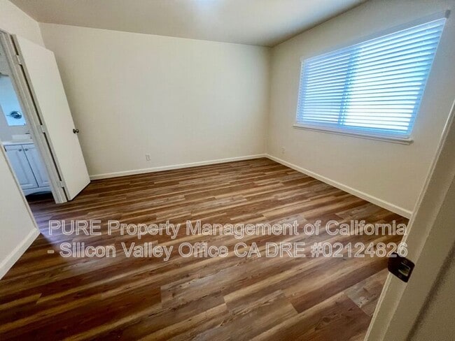 Building Photo - 571 Green Valley Rd