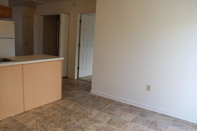 Building Photo - 12 W High St