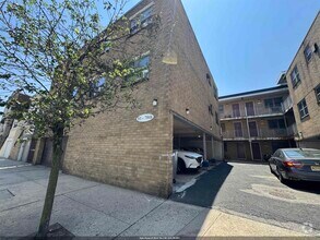 Building Photo - 81 70th St