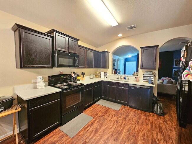 Building Photo - Charming 3-Bed Oasis in Lockhart with Styl...
