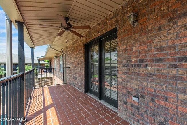 Building Photo - 112 Hillside Dr