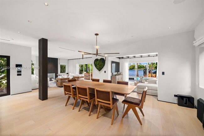 Building Photo - 244 W San Marino Dr