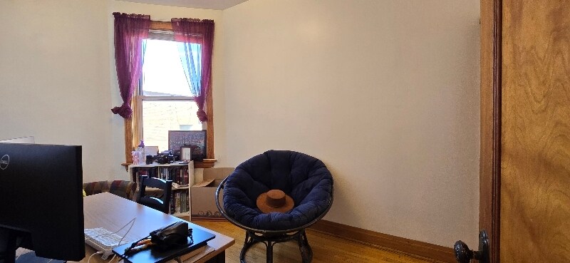 Building Photo - 2342 W Walton St