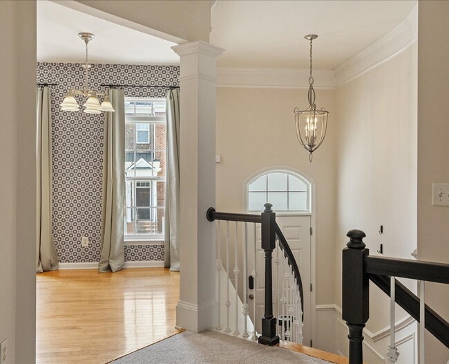 Building Photo - Gorgeous Townhome in Great Raleigh Location!