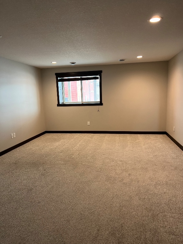 Building Photo - 622 15th Ave NE