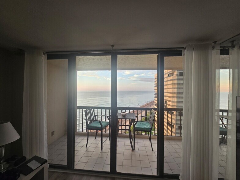 Building Photo - 9500 S Ocean Dr