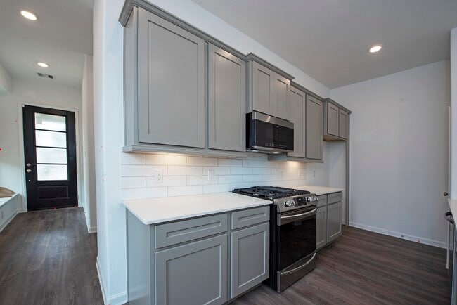 Building Photo - 585 Dry Fork Ln