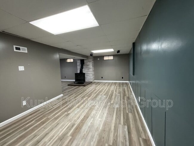 Building Photo - 801 W Nixon Dr