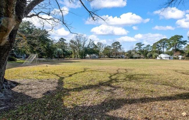 Building Photo - 537 Braxton Ave