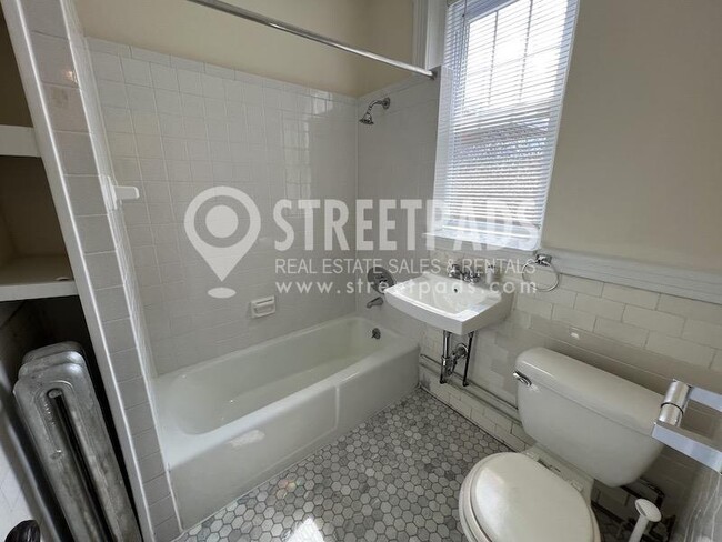 Building Photo - bedroom in Boston MA 02215