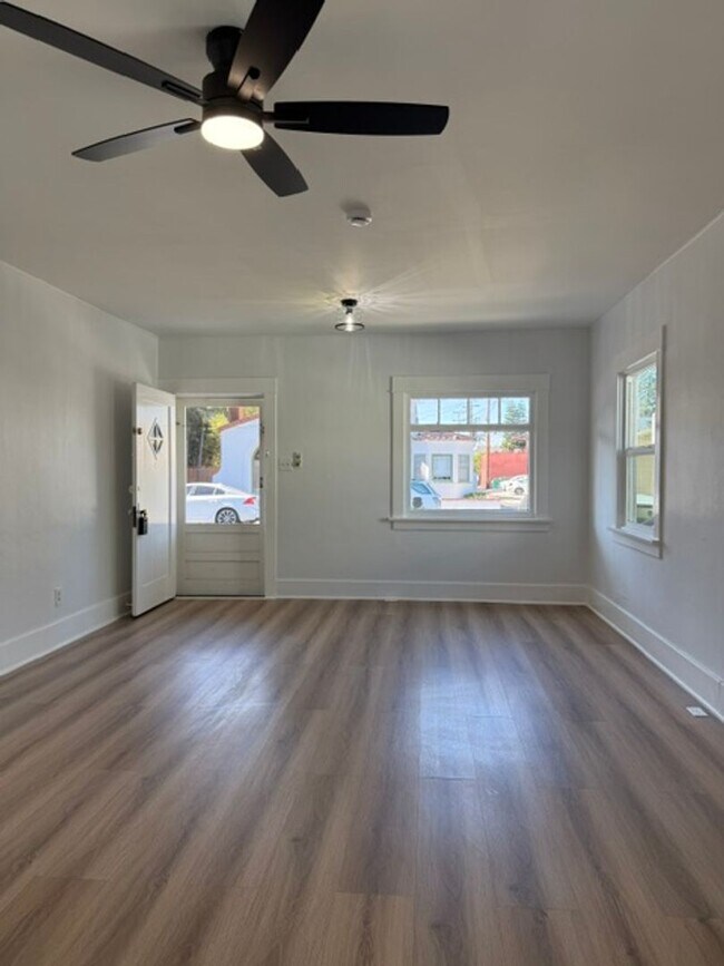 Building Photo - Jannsen Property