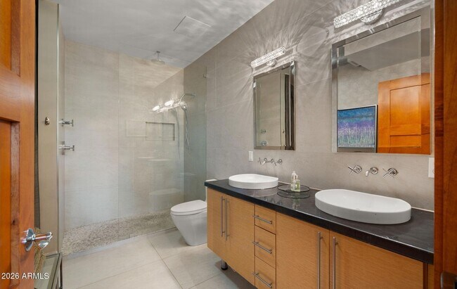 Building Photo - 4020 N Scottsdale Rd