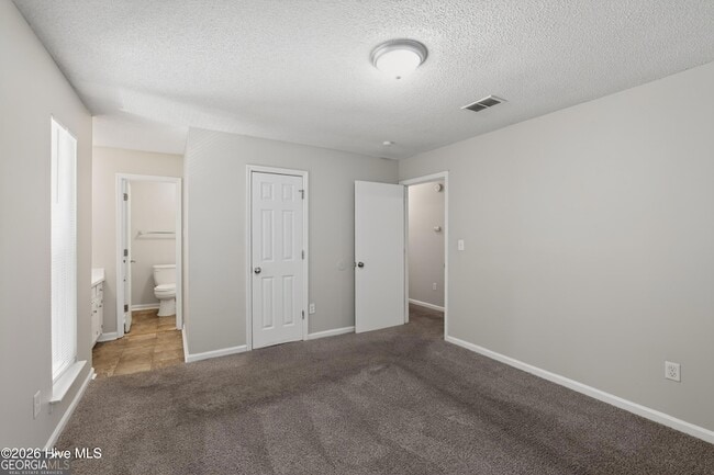 Building Photo - 3016 Mistletoe Ave