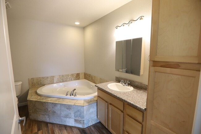 Building Photo - 810 Pinyon PL