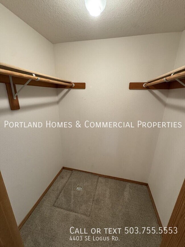 Building Photo - 4403 SE Logus Rd