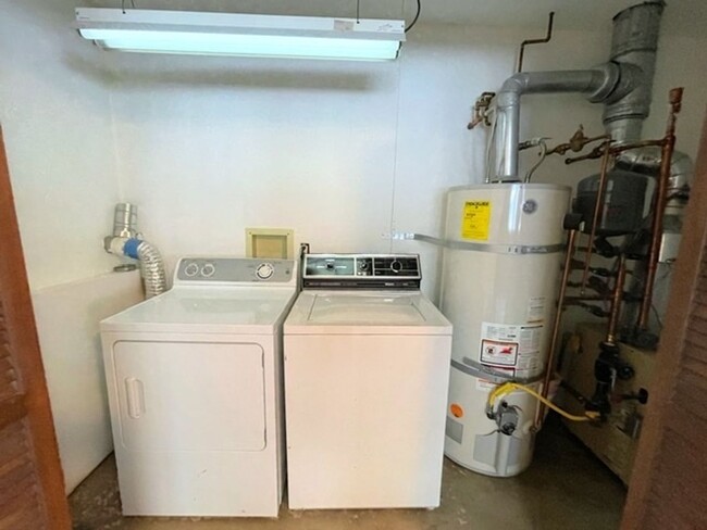 Building Photo - East Anchorage Four Bedroom Home with Bonu...