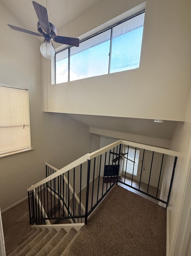Building Photo - 3bd 2BA Townhouse