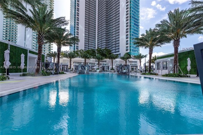 Building Photo - 851 NE 1st Ave