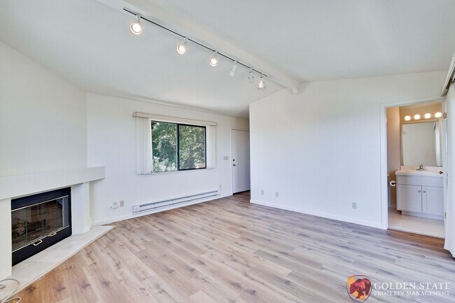 Building Photo - Private Saratoga Mountain Retreat Just Minutes from Downtown