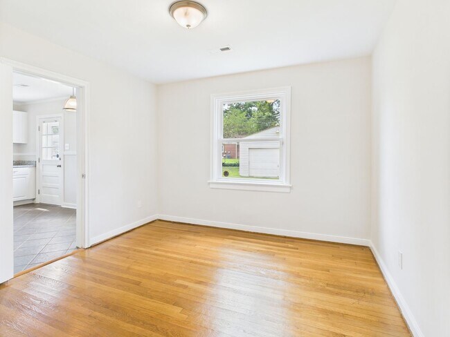 Building Photo - 1709 Glenview Rd