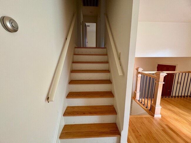 Building Photo - 3 Bedroom 1.5 Bathroom in Harrisburg -Cent...