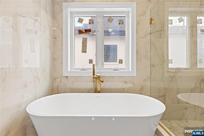 Building Photo - 45 Lincoln Ave