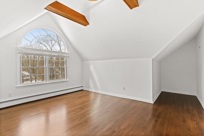 Building Photo - 11 Partrick Ln