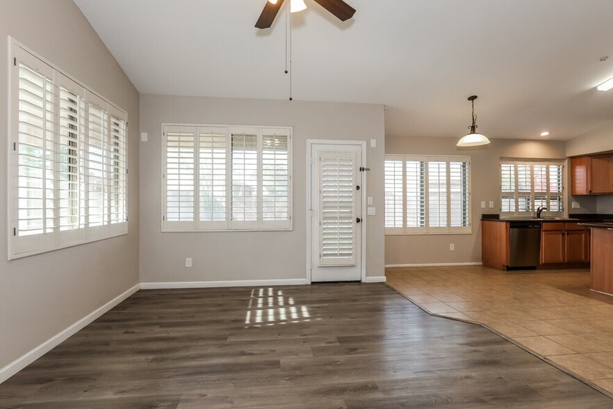 Building Photo - 8026 S 48th Dr