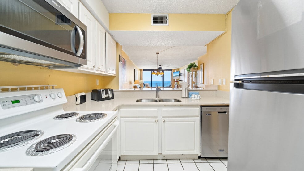 Building Photo - 7205 Thomas Dr