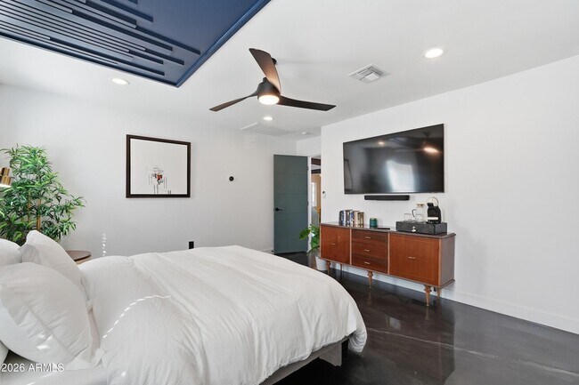 Building Photo - 2812 N 71st Pl