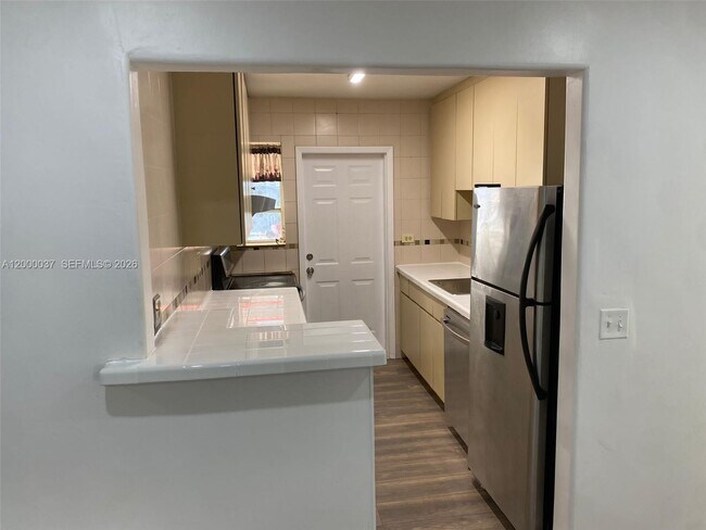 Building Photo - 824 84th St