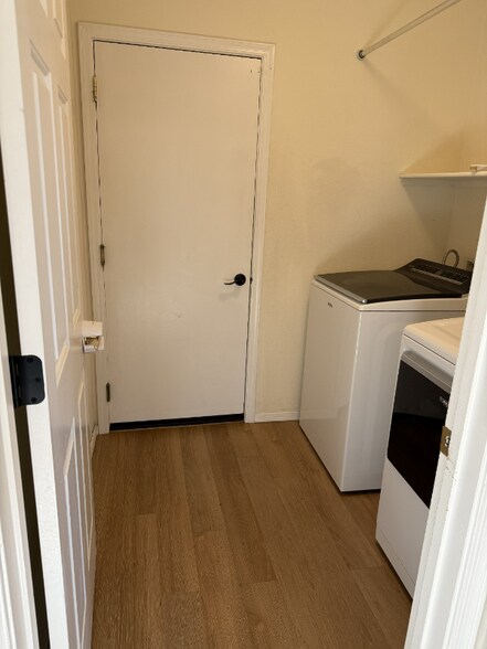 Building Photo - 615 E Sterling Canyon Dr