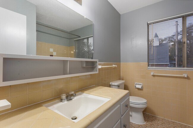 Building Photo - 8700 Wornall Rd