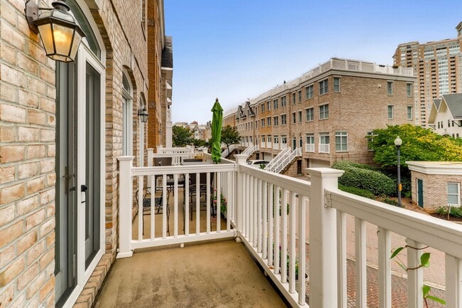 Building Photo - 1290 Harbor Island Walk
