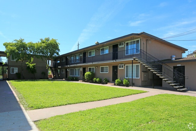 Building Photo - Skyview Villa & Somerset Apartments